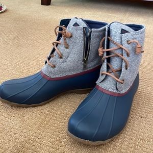 New in box womens sperry saltwater grey wool boots
